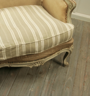 Louis 15 Style Dove Grey Bergere